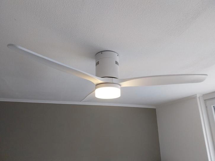 Stille spaanse Plafondlamp met ventilator en licht, Huis en Inrichting, Lampen | Plafondlampen, Zo goed als nieuw, Kunststof, Metaal