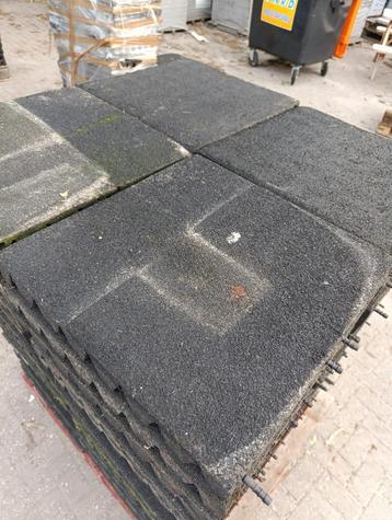 Rubberen tegels, stalmatten 50 x50 x 6 cm beschikbaar voor biedingen