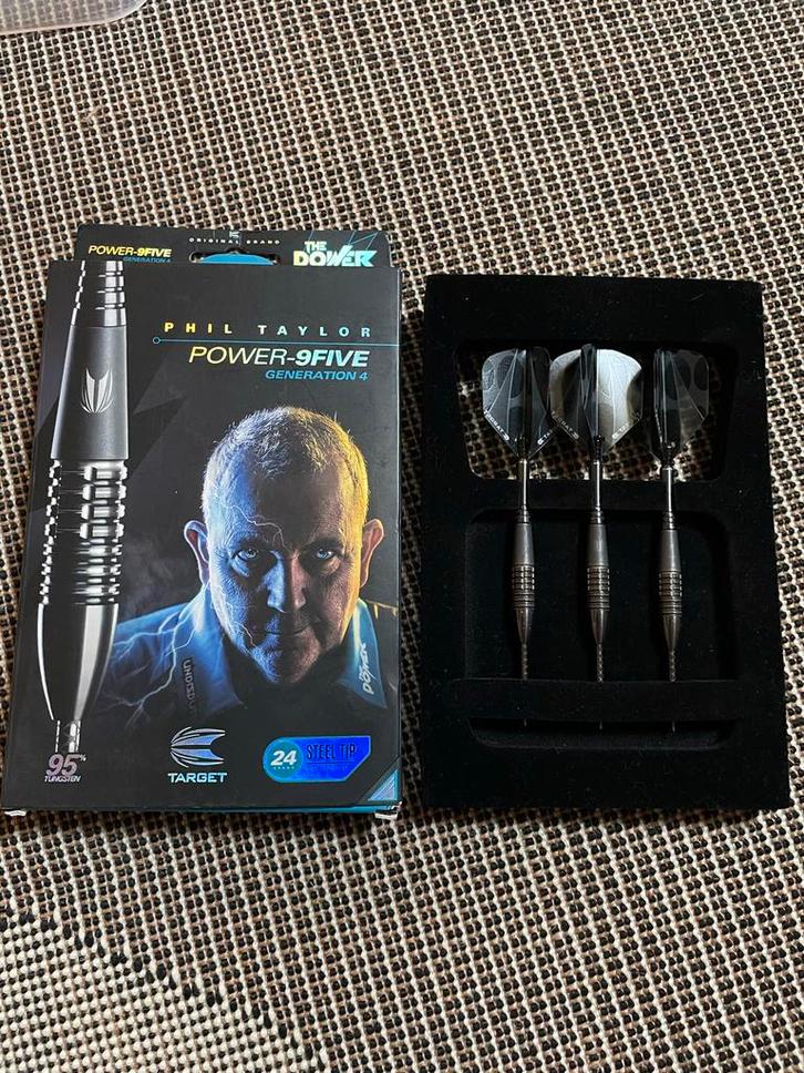 Phil Taylor Power 9Five Gen 4 Dartpijlen - Nieuwstaat!, Sport en Fitness, Darts, Zo goed als nieuw, Pijlen, Ophalen of Verzenden