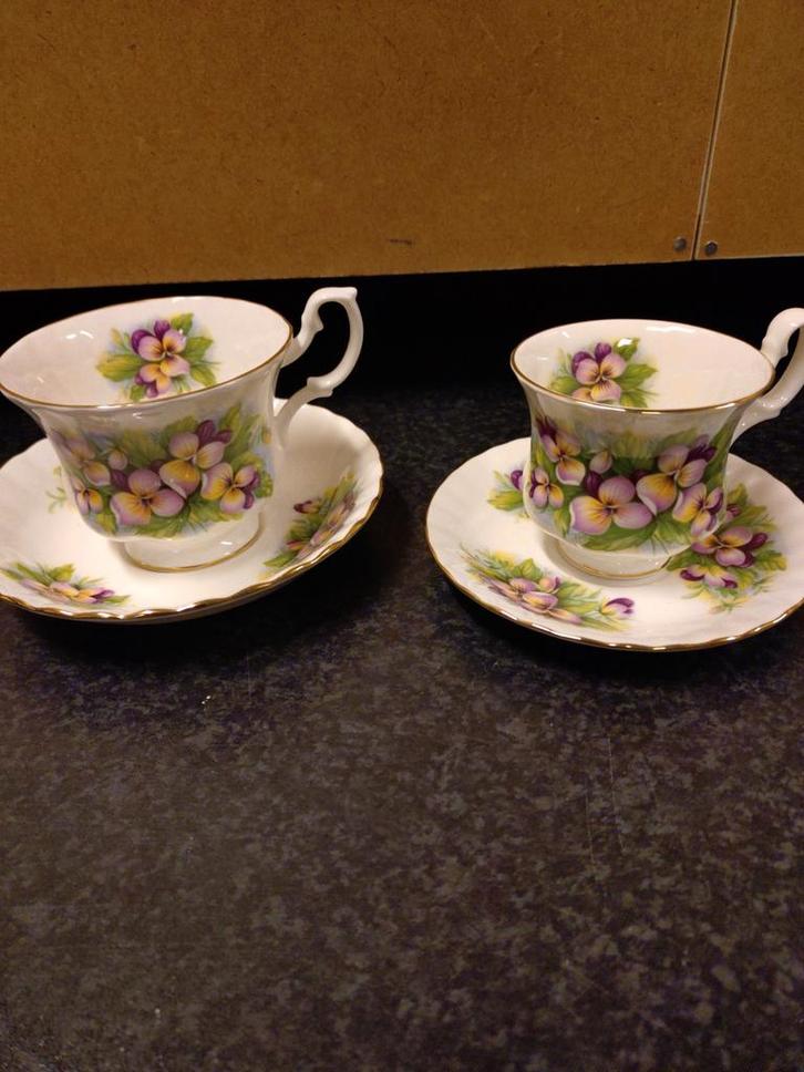 ROYAL ALBERT BONE CHINA dames, heren kop en schotel, Antiek en Kunst, Antiek | Servies los, Ophalen of Verzenden