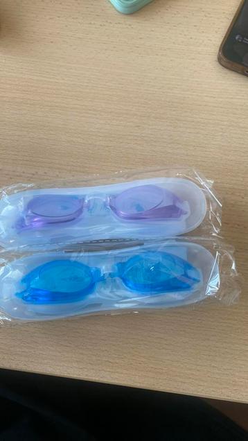2 verschillende kleuren zwembrillen €15 p/p beschikbaar voor biedingen