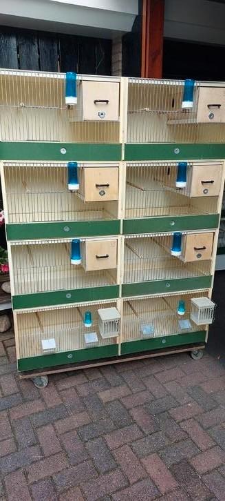 2 x 2 heesakkers kunstof broedkooien 124, Dieren en Toebehoren, Vogels | Hokken en Kooien, Gebruikt, Broedkooi of Kweekkooi, Kunststof