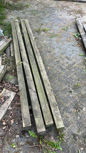 4 palen 267 x 8,5 x 8,5 beschikbaar voor biedingen