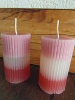 2 kaarsen Nieuw rood roze wit met ribbel 8,5 cm H en 5 cm di, Overige materialen, Rood, Nieuw, Ophalen of Verzenden