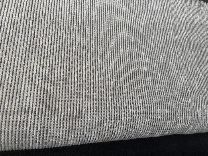 Kvadrat Kinnasand Cord zacht grijs gordijnstof 4,3 x 3 meter, Huis en Inrichting, Stoffering | Gordijnen en Lamellen, Nieuw, 200 cm of meer