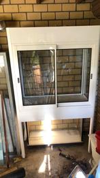 Metalen showkast vitrine vitrinekast van winkelinventaris, Ophalen, 100 tot 150 cm, Winkelinventaris, Zo goed als nieuw