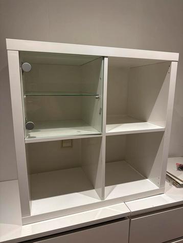 Kallax kast met vitrine deuren beschikbaar voor biedingen