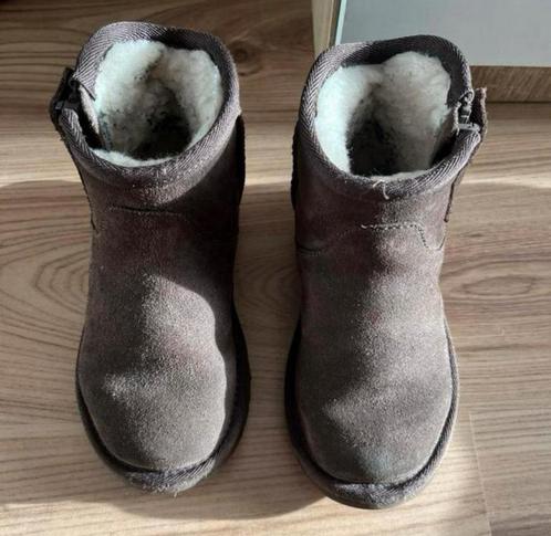 Ugg, Kinderen en Baby's, Kinderkleding | Schoenen en Sokken, Zo goed als nieuw, Laarzen, Meisje, Ophalen
