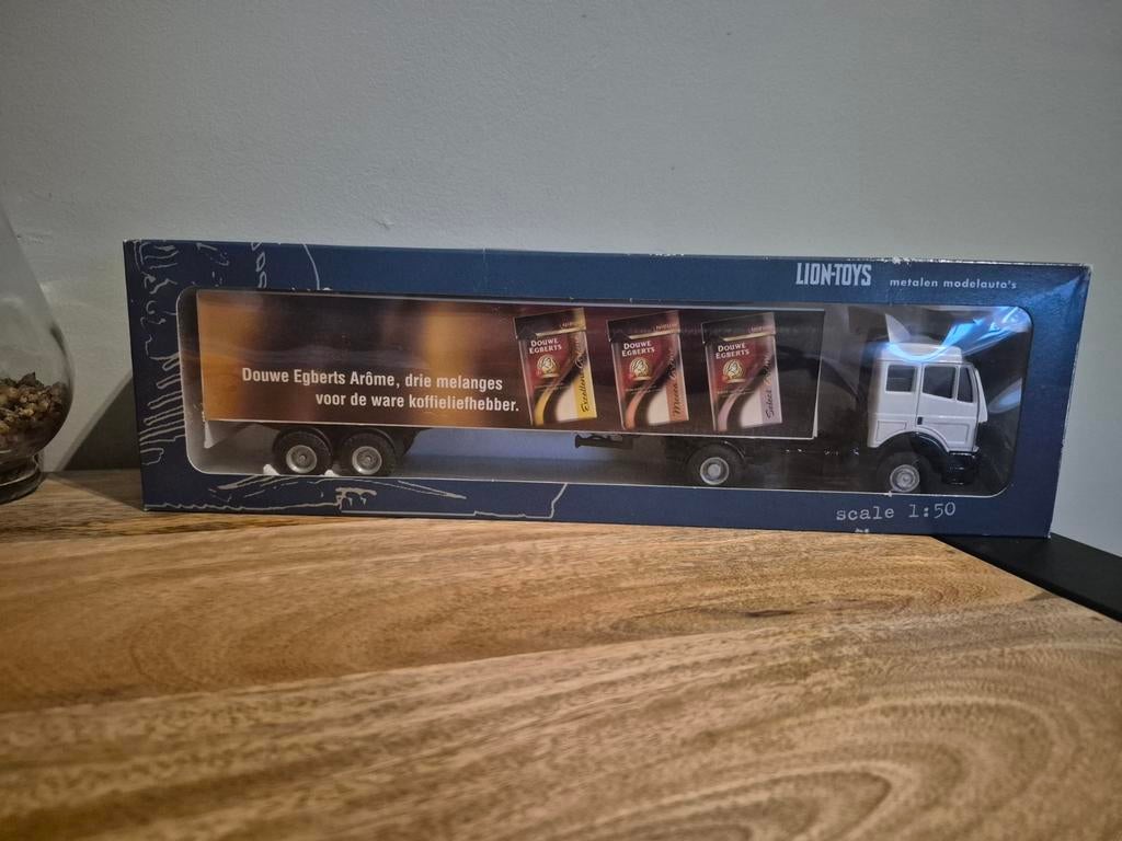 Lion Toys Vrachtwagen Douwe Egberts, Hobby en Vrije tijd, Modelauto's | 1:50, Ophalen of Verzenden, Zo goed als nieuw, Bus of Vrachtwagen