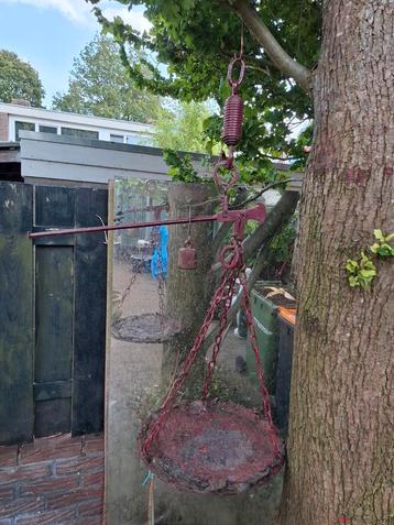 Antieke Weegschaal met Gewicht beschikbaar voor biedingen