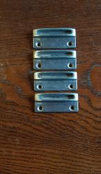 Vier sluitplaten, Doe-het-zelf en Verbouw, Hang- en Sluitwerk, Ophalen of Verzenden, Gebruikt, Rvs, Overige typen