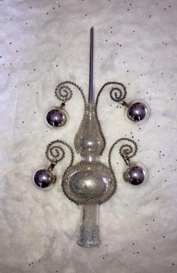 Vintage piek met balletjes beschikbaar voor biedingen