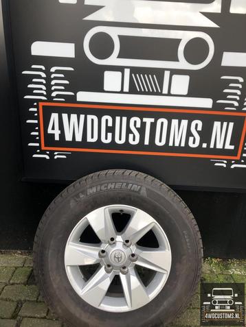 Velgen  17 INCH  en M /S  BANDEN  NIEUW  TOYOTA  LANDCRUISER beschikbaar voor biedingen