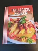 Kookboek "Italiaanse keuken meer dan 100 onmisbare recepten", Ophalen of Verzenden, Italië, Zo goed als nieuw