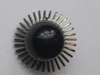 Modernist Broche zwarte Steen Zilverkleurig Spijltjesmontuur, Sieraden, Tassen en Uiterlijk, Antieke sieraden, Verzenden, Overige materialen