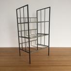 OPRUIMING minimalist krantenrek draadmetaal jaren 60 tomado, Huis en Inrichting, Gebruikt, Ophalen of Verzenden, Pilastro, Jaren 50 60
