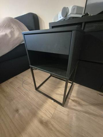 Zwart Nachtkastje met Lade beschikbaar voor biedingen