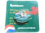 speldje / pin 80 jaar vrijheid Apeldoorn, Verzamelen, Speldjes, Pins en Buttons, Ophalen of Verzenden, Gebruikt, Overige onderwerpen