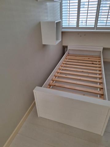 Wit eenpersoons bed van Woood met lade beschikbaar voor biedingen