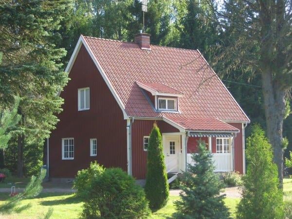 Te huur Vakantiehuis in Munkfors, Varmland, Zweden, In bos, 2 slaapkamers, Open haard, Landelijk