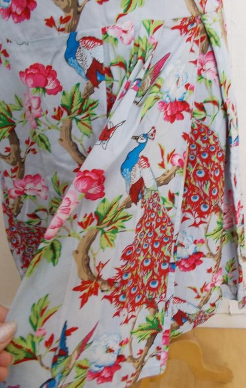Handmade rok met mooie pauwen print! S/36, Kleding | Dames, Rokken, Zo goed als nieuw, Maat 36 (S), Blauw, Onder de knie, Verzenden