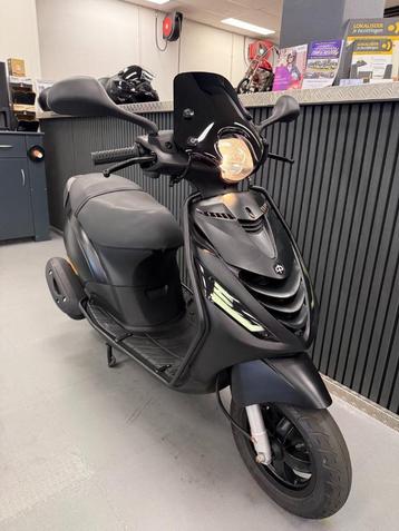Piaggio Zip Brom SP Mat Zwart E4 45KM BJ 2019 Full Option beschikbaar voor biedingen