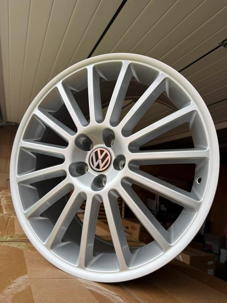 Volkswagen R32 18inch velgen golf 4 golf 5 mk4 mk5, Auto-onderdelen, Banden en Velgen, Velg(en), Zomerbanden, 18 inch, 225 mm