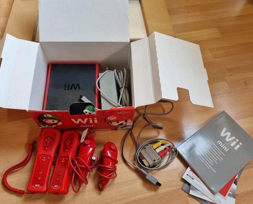 Wii mini, controllers, nunchucks, balance board en spellen, Spelcomputers en Games, Spelcomputers | Nintendo Wii, Gebruikt, Met 2 controllers