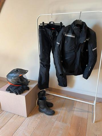 Compleet motorpak €750 met laarzen, helm, handschoenen beschikbaar voor biedingen