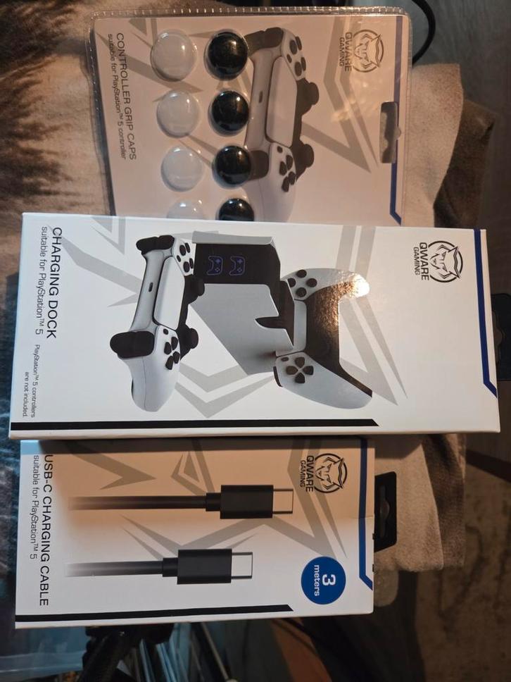 PS5 Charging Dock + Joystick Knopjes, Spelcomputers en Games, Spelcomputers | Sony PlayStation Consoles | Accessoires, Nieuw, PlayStation 5
