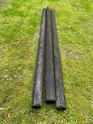 Zwarte houten palen duurzaam, lengte 3 meter, rond 12 cm, 3x beschikbaar voor biedingen