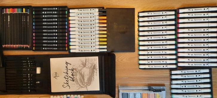 Pakket voor tekenen en verven, Hobby en Vrije tijd, Tekenen, Zo goed als nieuw, Potlood of Stift, Ophalen of Verzenden