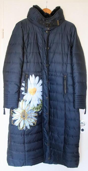 zwarte lange getailleerde Desigual dames winterjas beschikbaar voor biedingen