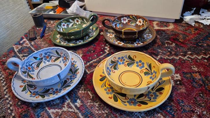 Vintage handbeschilderde kop en schotels set– folk art stijl, Antiek en Kunst, Antiek | Servies compleet, Ophalen of Verzenden