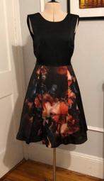 Ted Baker elegante jurk in warme tinten bloemenprint Ted2=36, Ted Baker, Onder de knie, Zo goed als nieuw, Maat 36 (S)