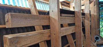 8 Vuren balken 15x15 beschikbaar voor biedingen