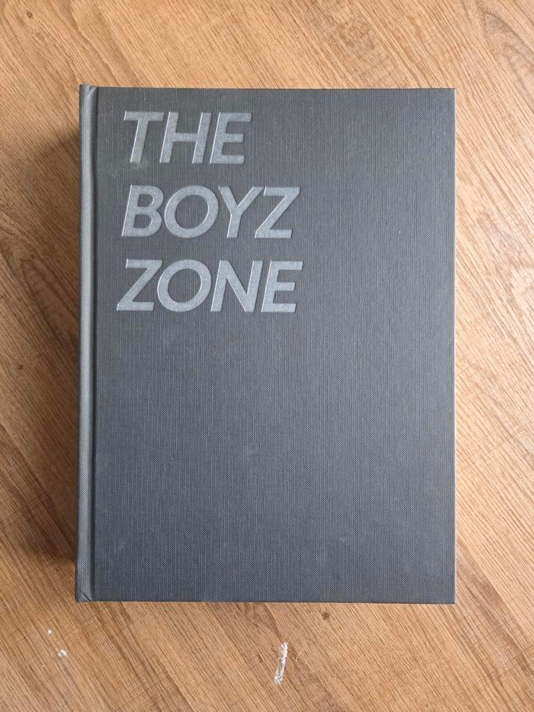 The boyz the boyz zone photobook, Ophalen of Verzenden, Zo goed als nieuw, Aziatisch