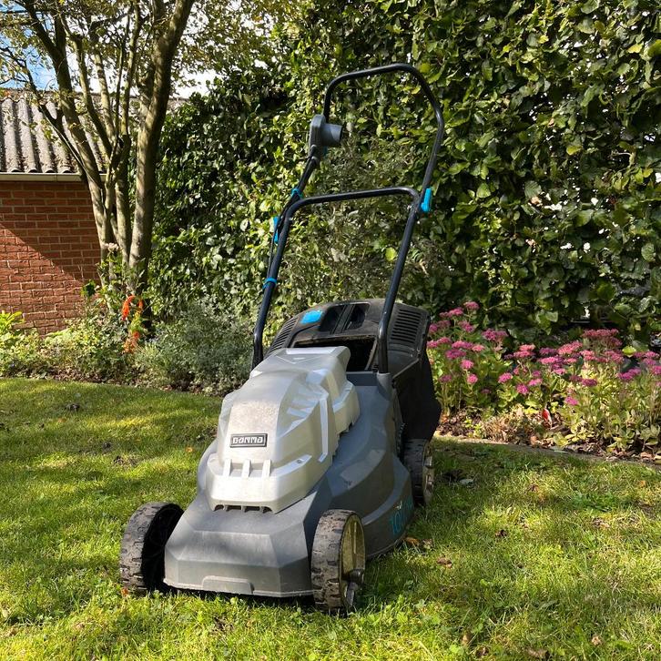 Elektrische Grasmaaier Gamma - Klein defect, Tuin en Terras, Grasmaaiers, Gebruikt, Elektrische grasmaaier, 30 t/m 39 cm, Cirkelmaaier