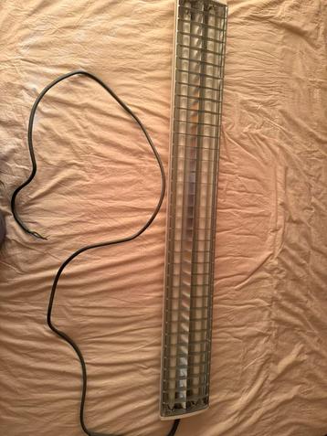 Werkende lamp 155x20x8 beschikbaar voor biedingen