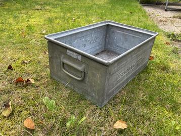 Metalen Magazijnbak - 47x32x20 cm beschikbaar voor biedingen