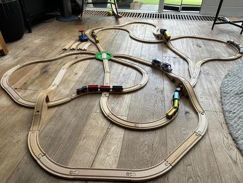 Complete houten treinbaan - inclusief RC vrachtwagen, Kinderen en Baby's, Speelgoed | Houten speelgoed, Gebruikt, Overige typen