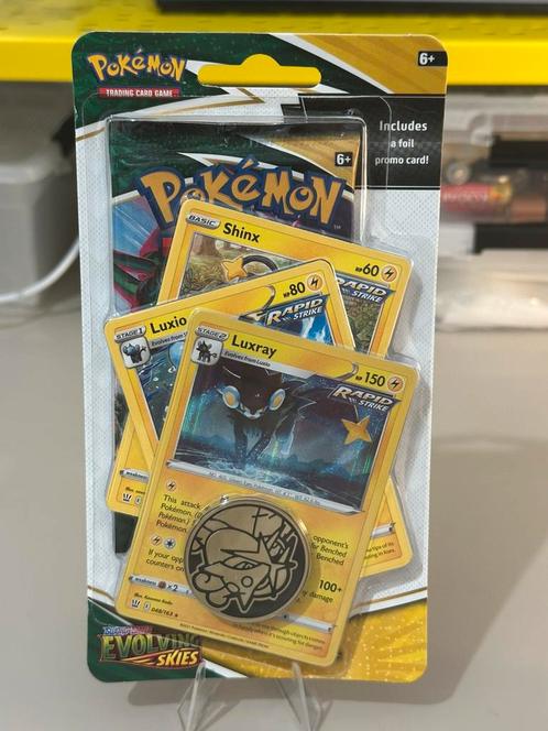 Evolving Skies Premium Blister Luxray Sealed Checklane, Hobby en Vrije tijd, Verzamelkaartspellen | Pokémon, Nieuw, Ophalen of Verzenden