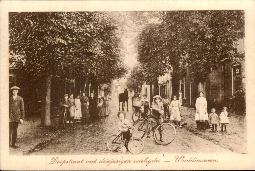 Waddinxveen - Dorpstraat Wielrijders driejarigen, Verzamelen, Ophalen of Verzenden, Voor 1920, Gelopen, Zuid-Holland