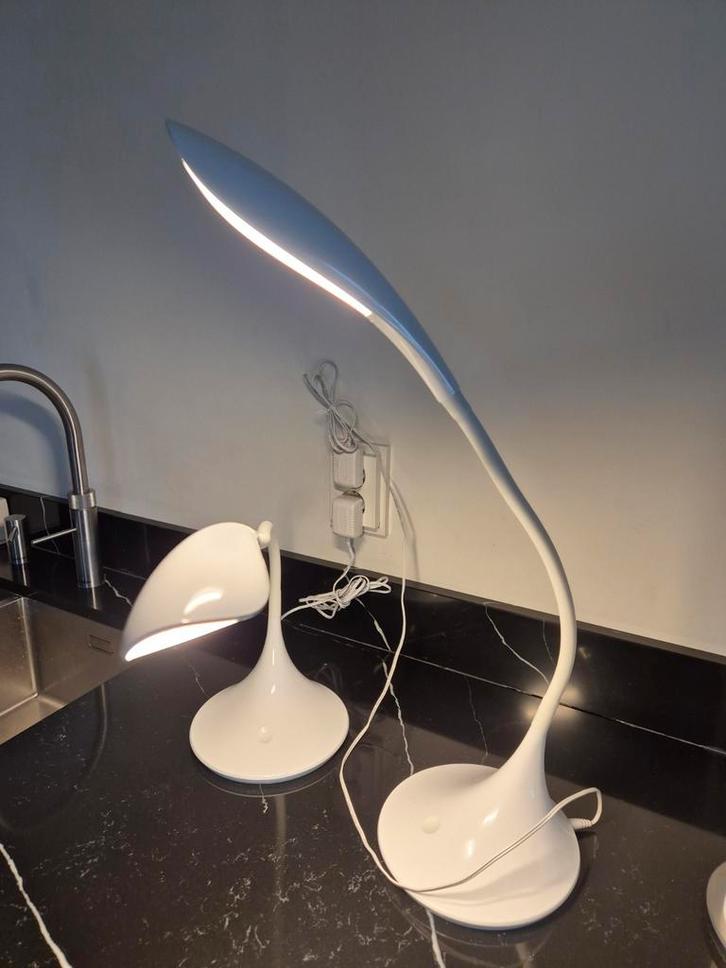 2 mooie witte led-bureaulampen, dimbaar, 4,5 watt, Huis en Inrichting, Lampen | Tafellampen, Zo goed als nieuw, Minder dan 50 cm