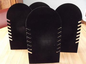Display voor kettingen 4 stuks, inklapbaar. Elk 7 kettingen beschikbaar voor biedingen