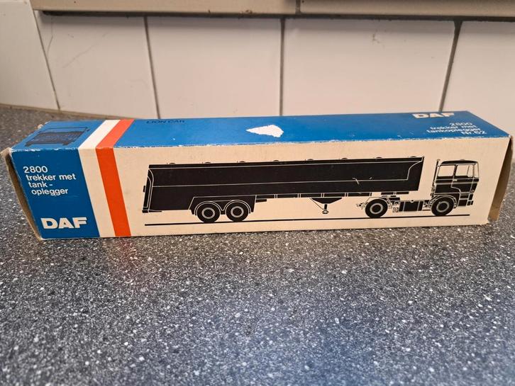 Daf  2800  trekker met tankoplegger, Hobby en Vrije tijd, Modelauto's | 1:50, Zo goed als nieuw, Bus of Vrachtwagen, Lion Toys