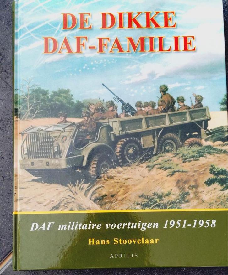 H. Stoovelaar - De Dikke DAF-familie, Boeken, Oorlog en Militair, Zo goed als nieuw, Overige onderwerpen, Ophalen of Verzenden