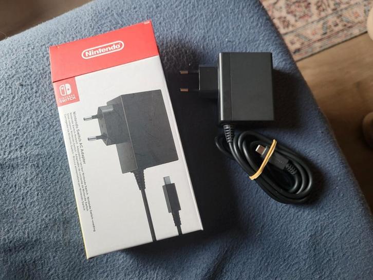 Originele Nintendo switch oplaad Adapter, Spelcomputers en Games, Spelcomputers | Nintendo Consoles | Accessoires, Zo goed als nieuw