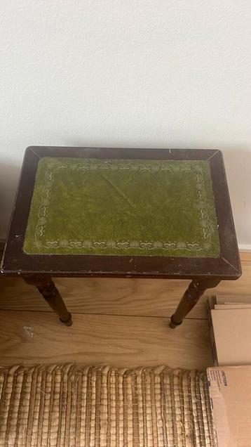 Vintage krukje beschikbaar voor biedingen