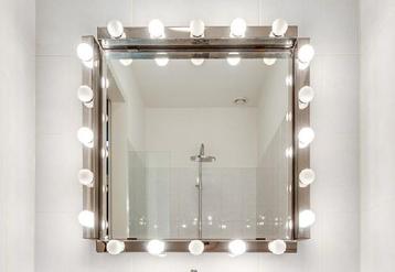 Vanity Spiegel met Veel Lampen 60x60 (66x66 met lijst) beschikbaar voor biedingen